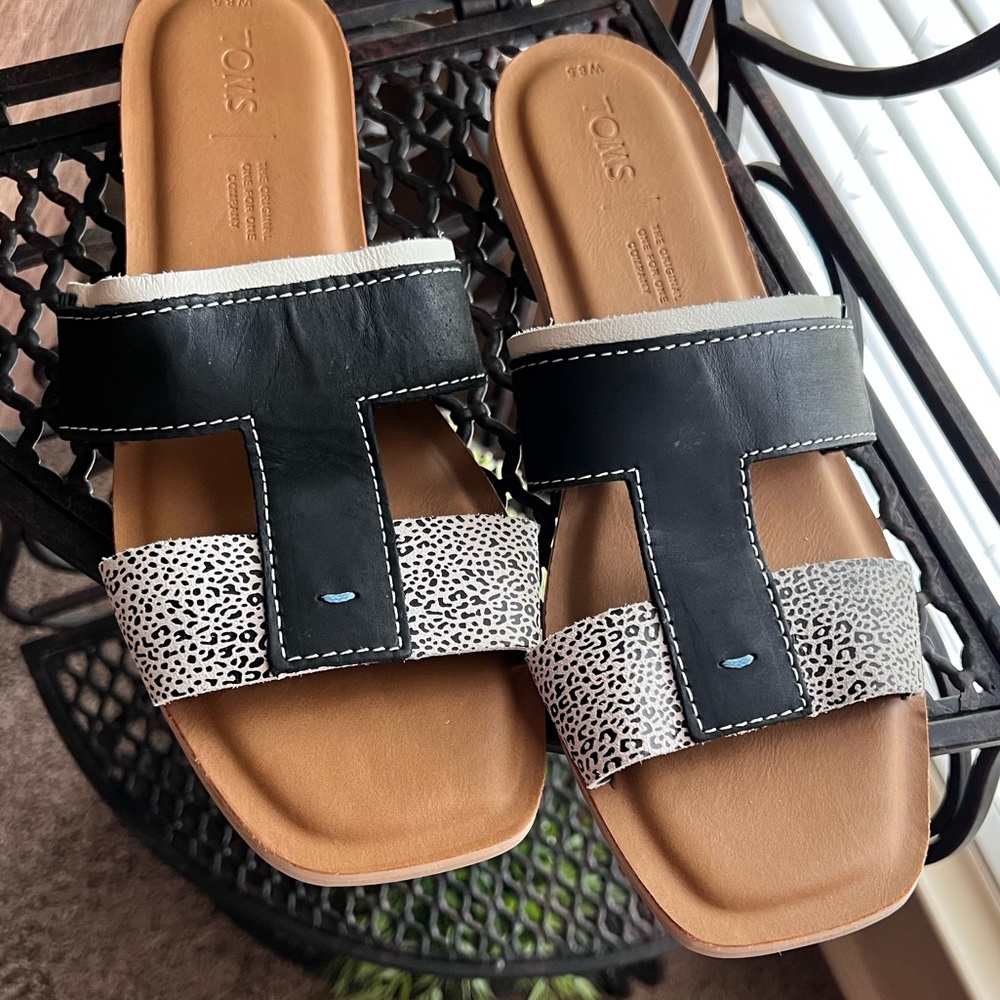 TOMS Woman’s 8.5 Seacliff Slide Sandal 8.5   LIKE NEW!